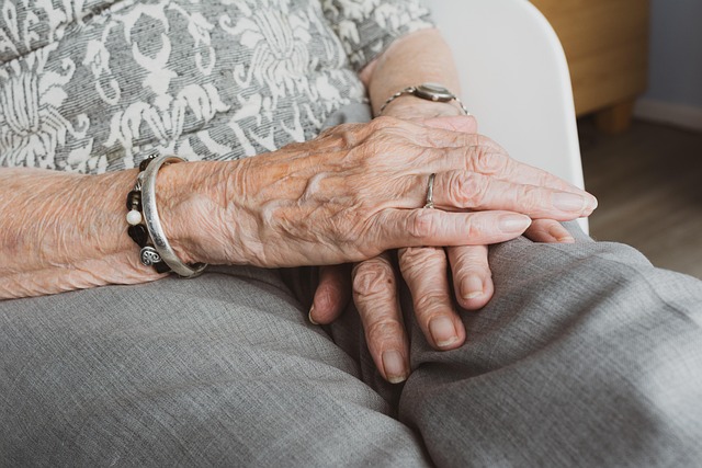 moving-assistance-for-seniors-640x480-46292198.jpeg