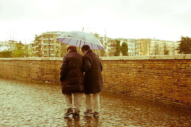senior-downsizing-640x480-36241220.jpeg