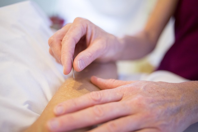 holistic-chiropractic-640x480-90480593.jpeg