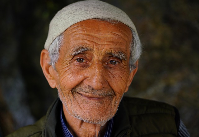 moving-assistance-for-seniors-640x480-44672852.jpeg